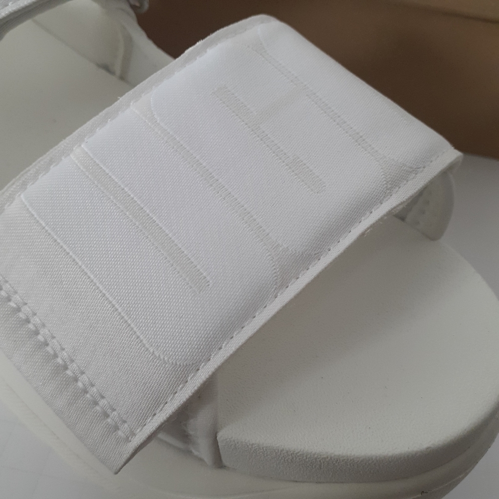 UGG LA Cloud Strap Sandals Sz 9.5 - Picture 8 of 10